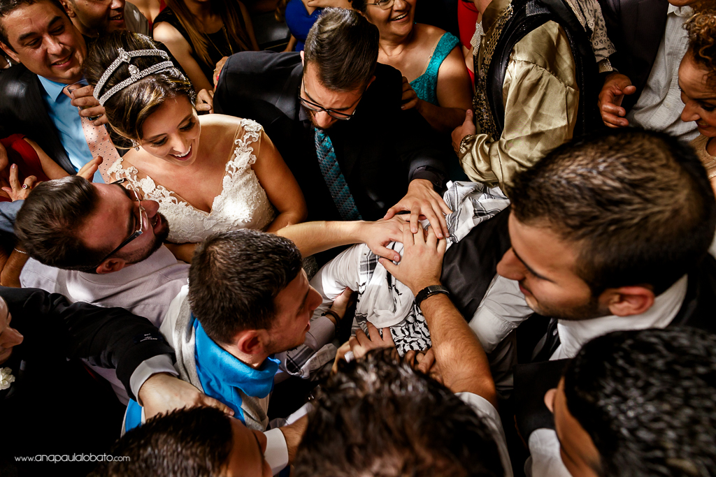 Momentos típicos de casamento árabe no Brasil evidenciam o encontro de culturas diferentes