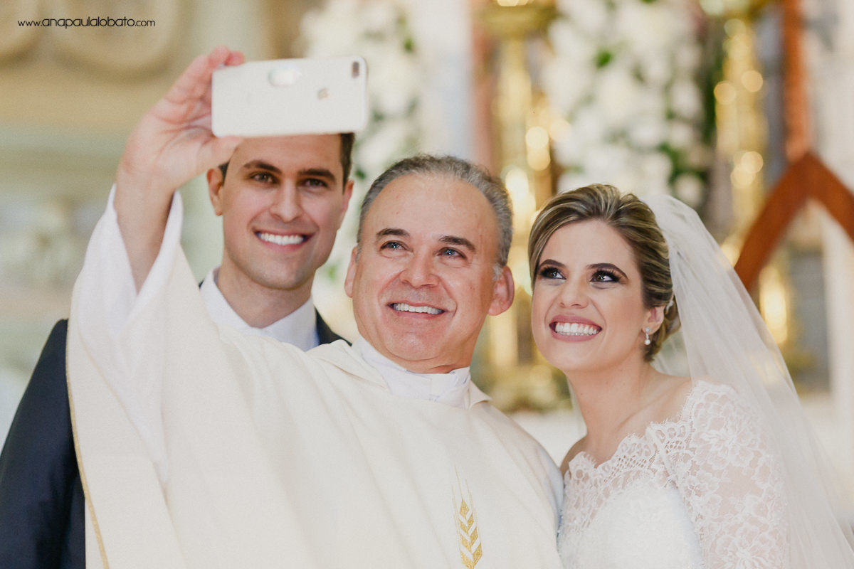 lustiger Selfie-Priester